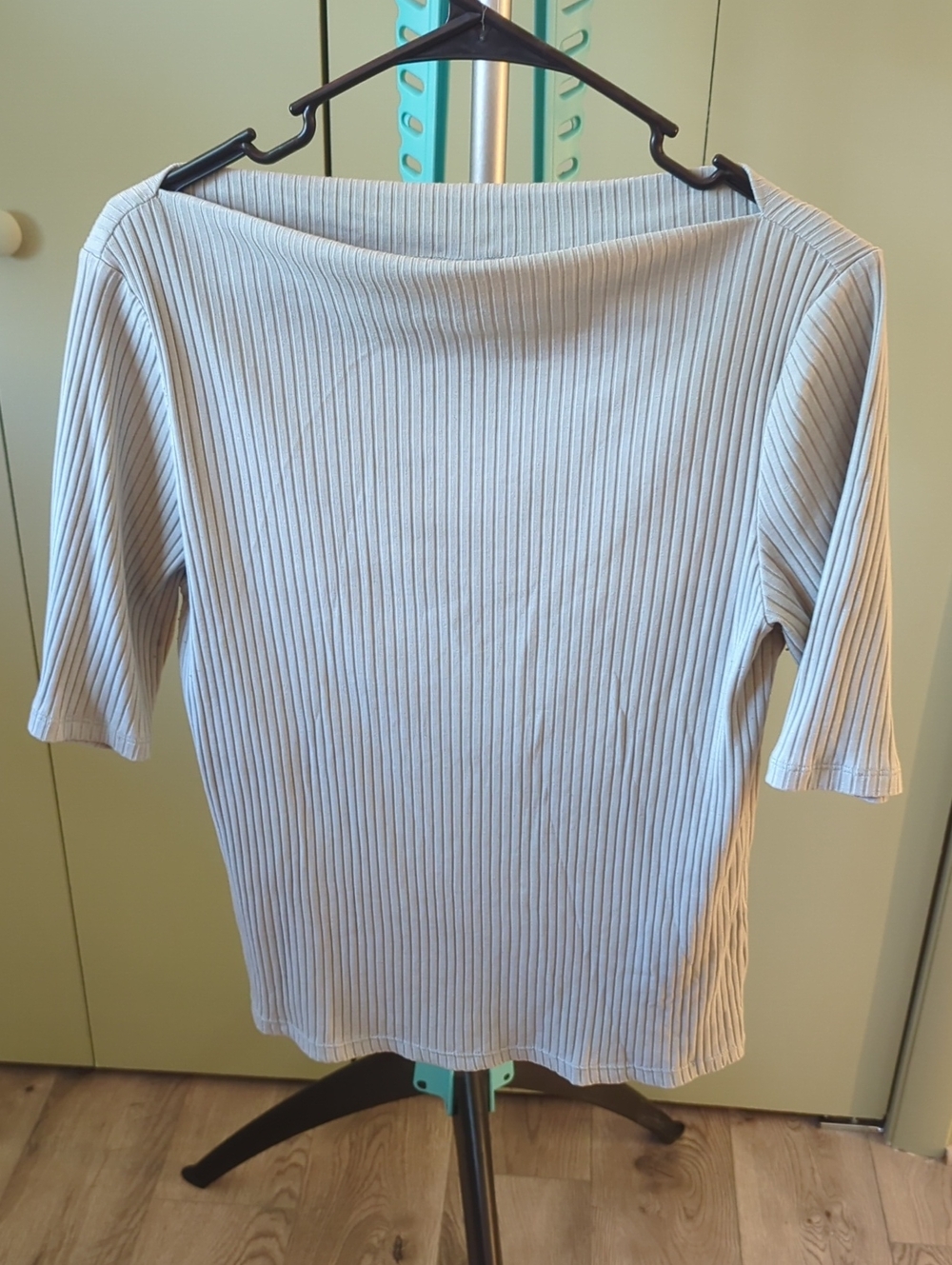 Old Navy Light Gray Ribbed Boatneck Short Sleeve Top